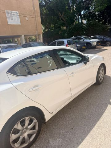 מודעת רכב מאזדה 3