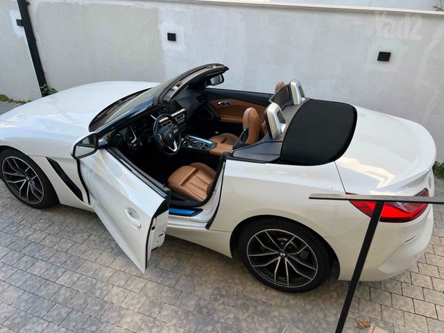 ב מ וו Z4