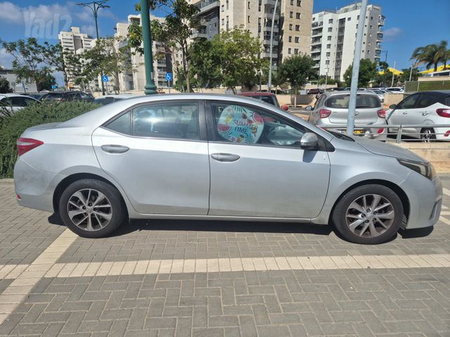טויוטה קורולה