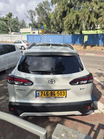 מודעת רכב טויוטה קורולה קרוס