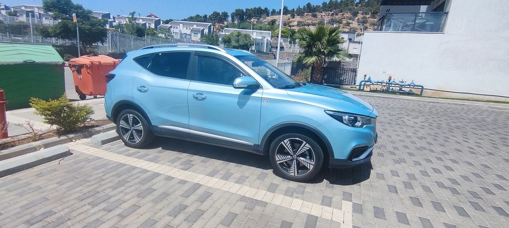 מודעת רכב אם ג'י ZS