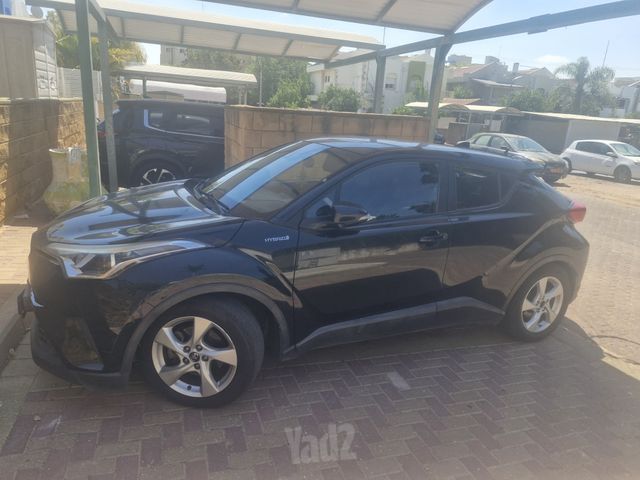מודעת רכב טויוטה C-HR