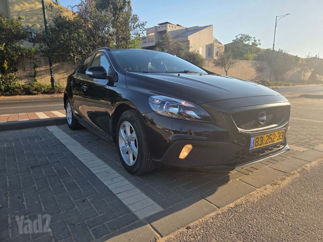 וולוו V40