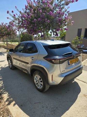 טויוטה יאריס קרוס