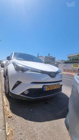 מודעת רכב טויוטה C-HR