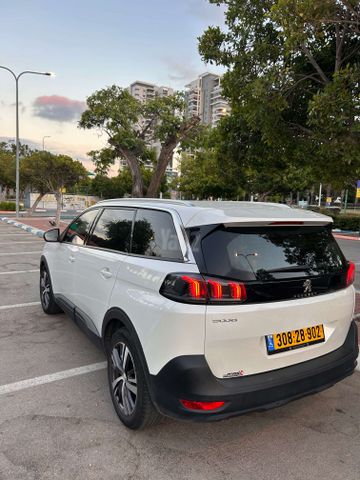 פיג'ו 5008
