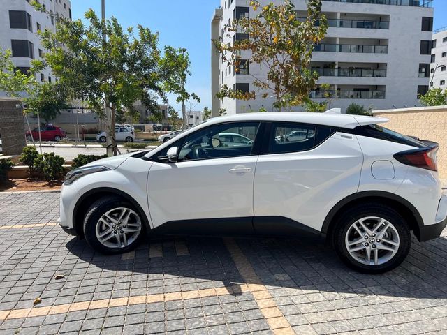 מודעת רכב טויוטה C-HR