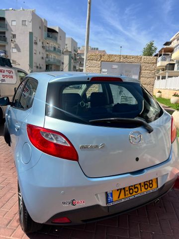מודעת רכב מאזדה 2