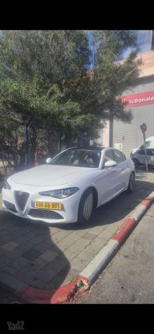 אלפא רומיאו ג'וליה