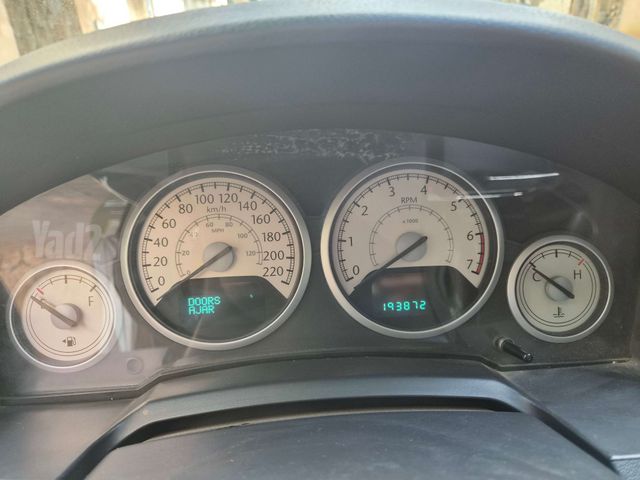 מודעת רכב קרייזלר גראנד וויאג'ר