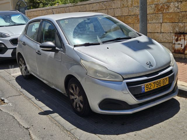 פיג'ו 208