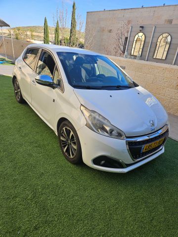 פיג'ו 208
