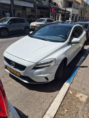וולוו V40