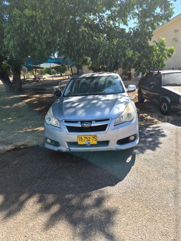 סובארו B4/לגאסי