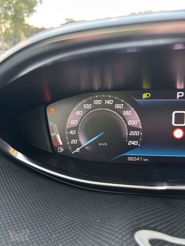 פיג'ו 5008
