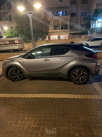 מודעת רכב טויוטה C-HR
