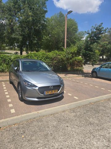 מודעת רכב מאזדה 2