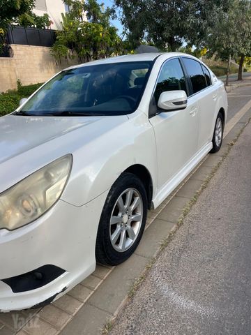 סובארו B4/לגאסי
