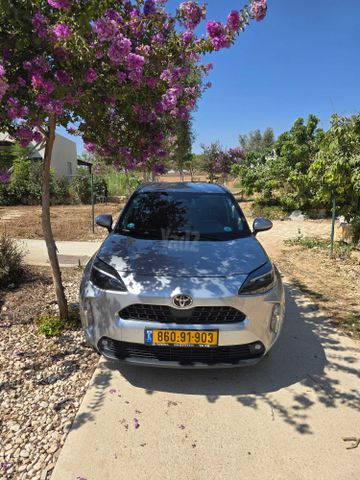 טויוטה יאריס קרוס