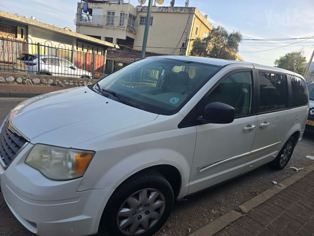 מודעת רכב קרייזלר טאון אנד קאנטרי