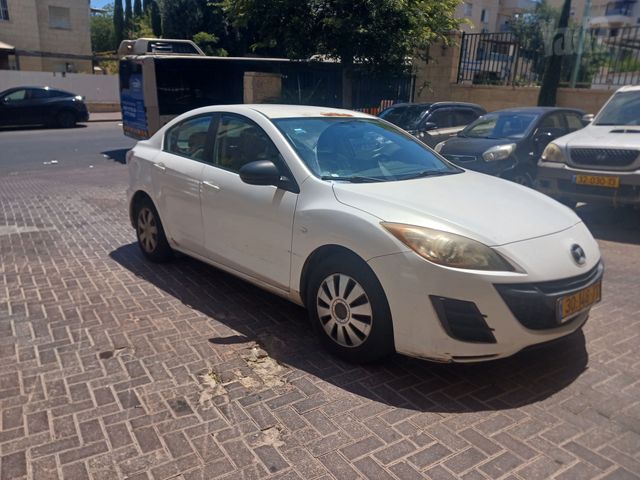 מודעת רכב מאזדה 3