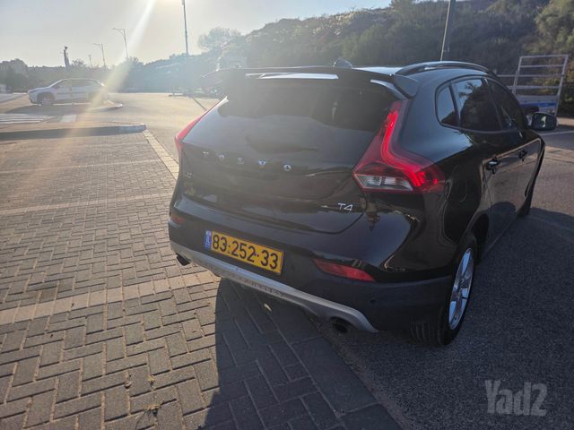 וולוו V40