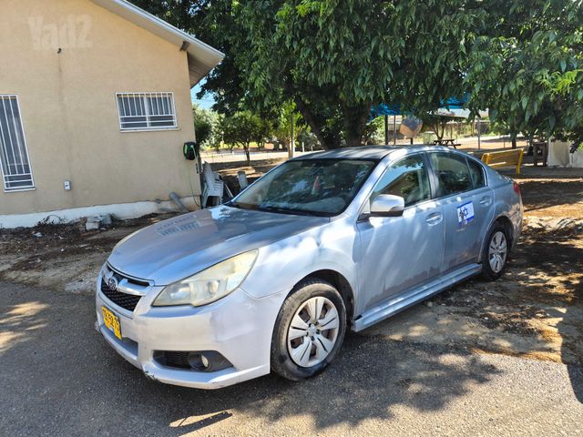 סובארו B4/לגאסי