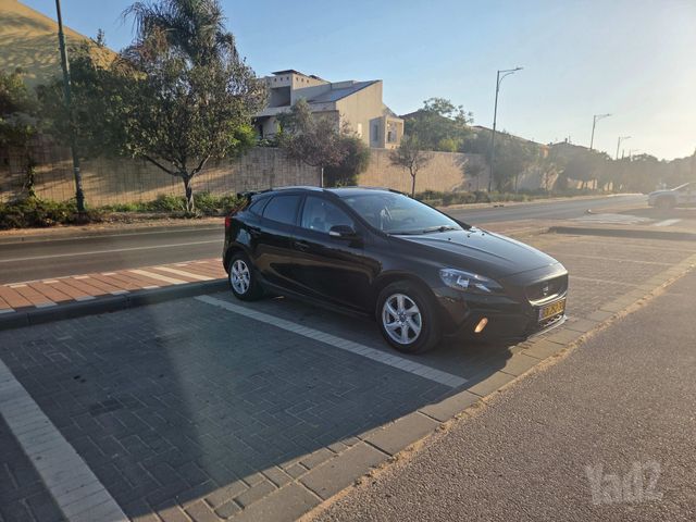 וולוו V40