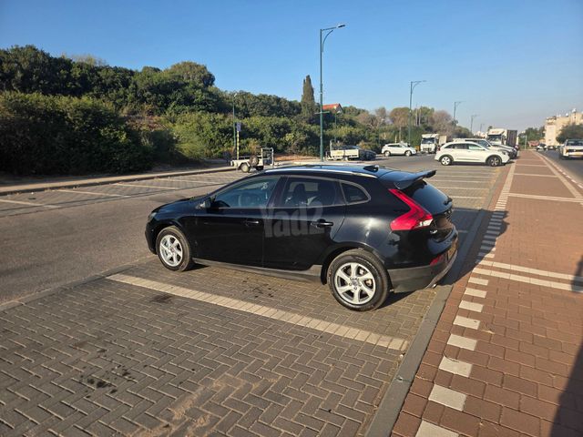 וולוו V40