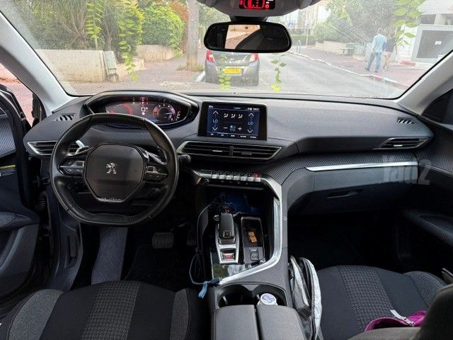 פיג'ו 3008