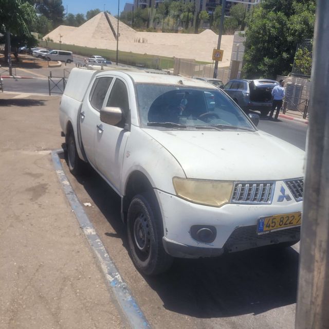מיצובישי טרייטון / L200