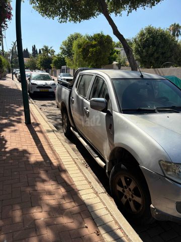 מיצובישי טרייטון / L200