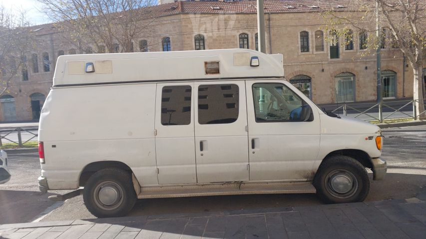 מודעת רכב פורד אקונוליין