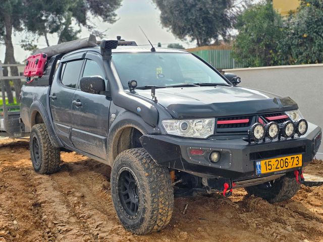 מיצובישי טרייטון / L200