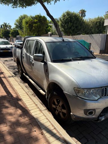 מיצובישי טרייטון / L200