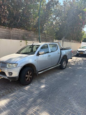 מיצובישי טרייטון / L200