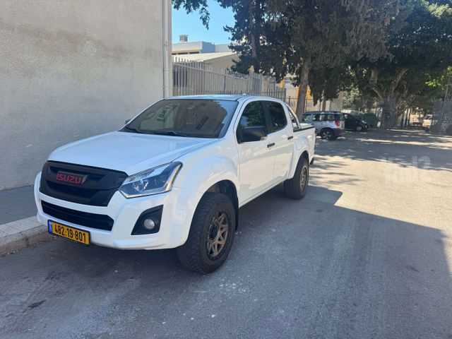 איסוזו די-מקס