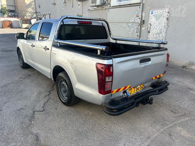איסוזו די-מקס