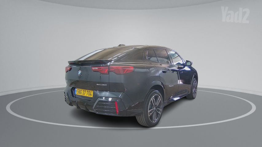 ב מ וו X2