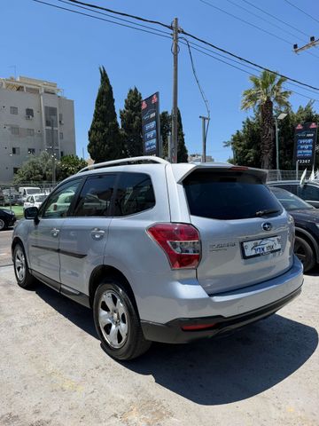 סובארו פורסטר
