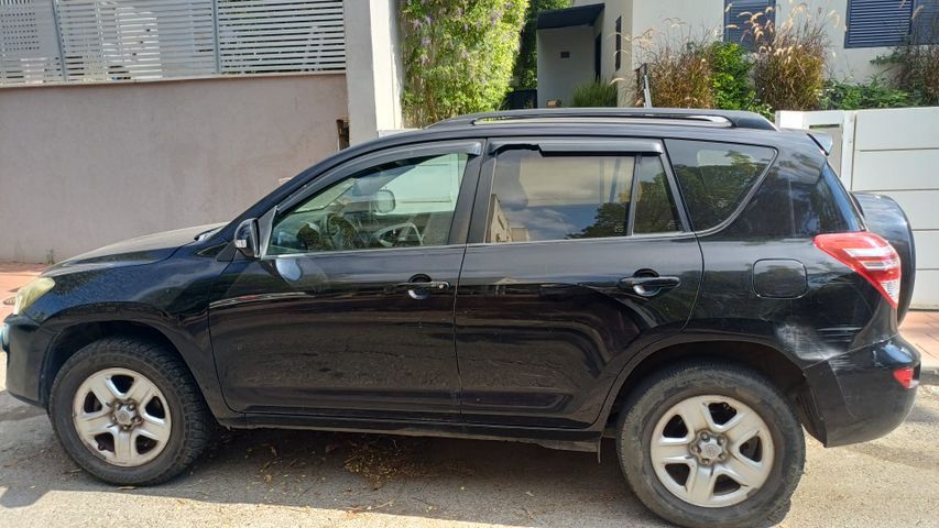 טויוטה RAV4