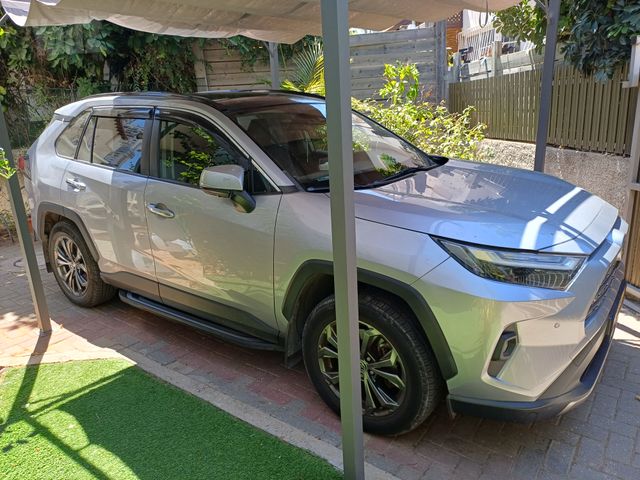 טויוטה RAV4
