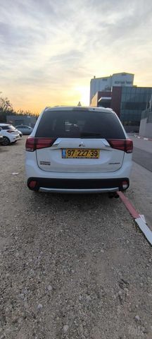 מיצובישי אאוטלנדר