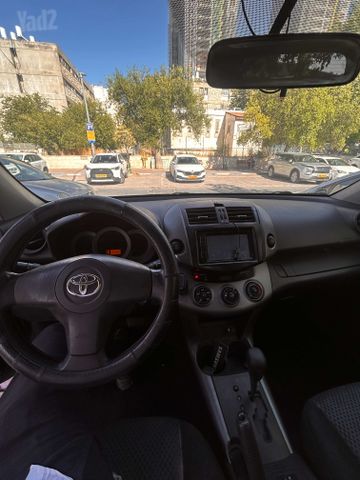 טויוטה RAV4