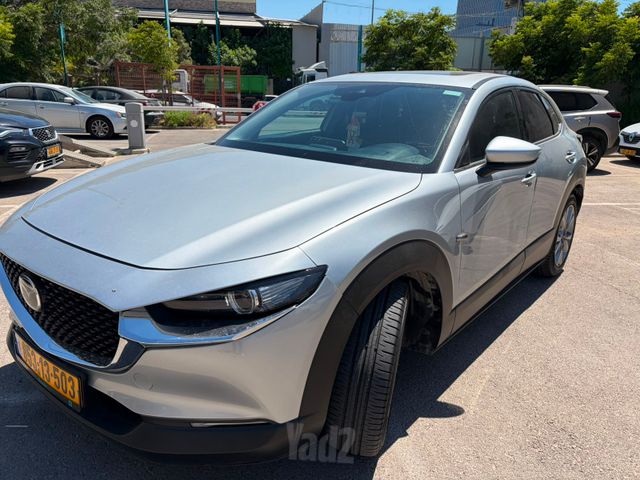 מודעת רכב מאזדה CX-30
