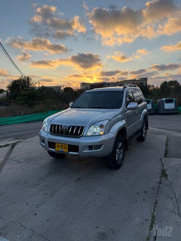 טויוטה לנד קרוזר