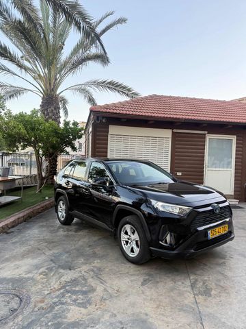 טויוטה RAV4