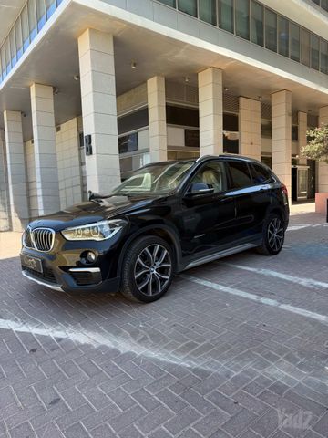 ב מ וו X1
