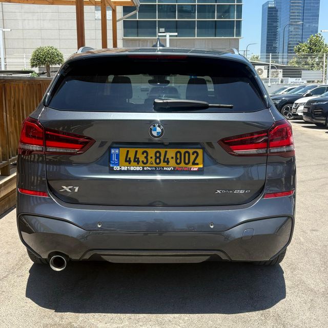 ב מ וו X1