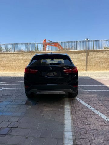 ב מ וו X1